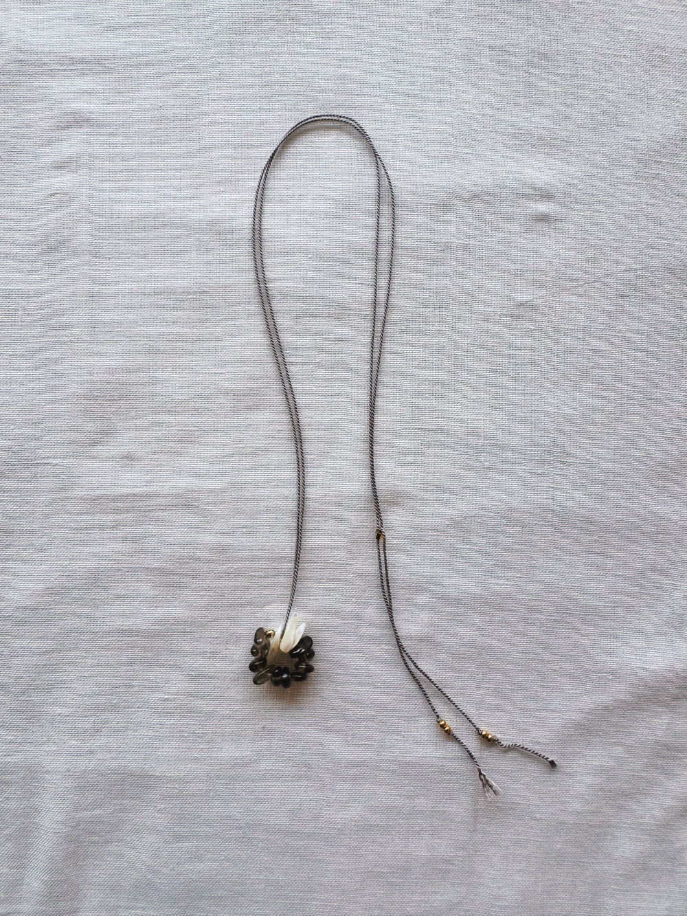 athena & co bloom necklace smokey | Boteh